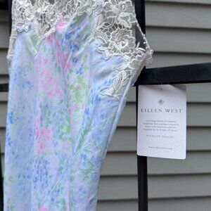 🩵🔥EILEEN WEST SILKY SATIN GOWN S in Watercolor Breast is 28 inches